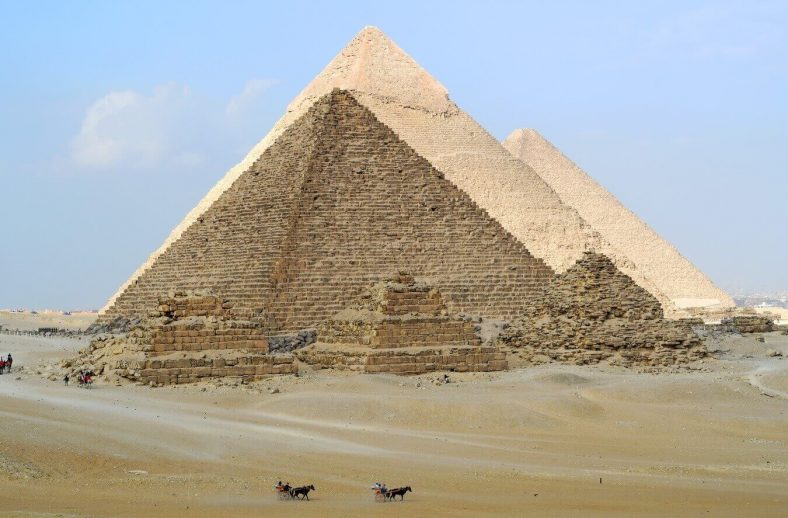 Private Guided Day Tour of Giza Pyramids, Sphinx, Saqqara, & Memphis